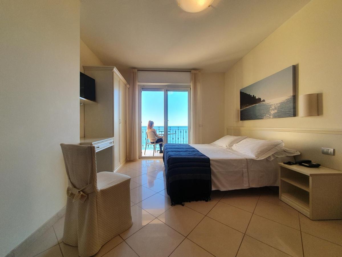 Lido Resort Finale Ligure Exterior photo