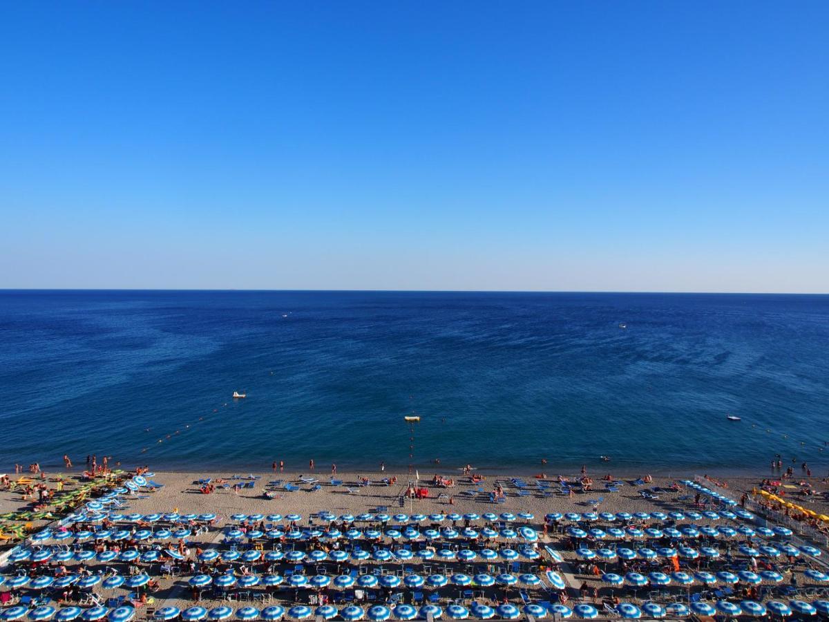 Lido Resort Finale Ligure Exterior photo