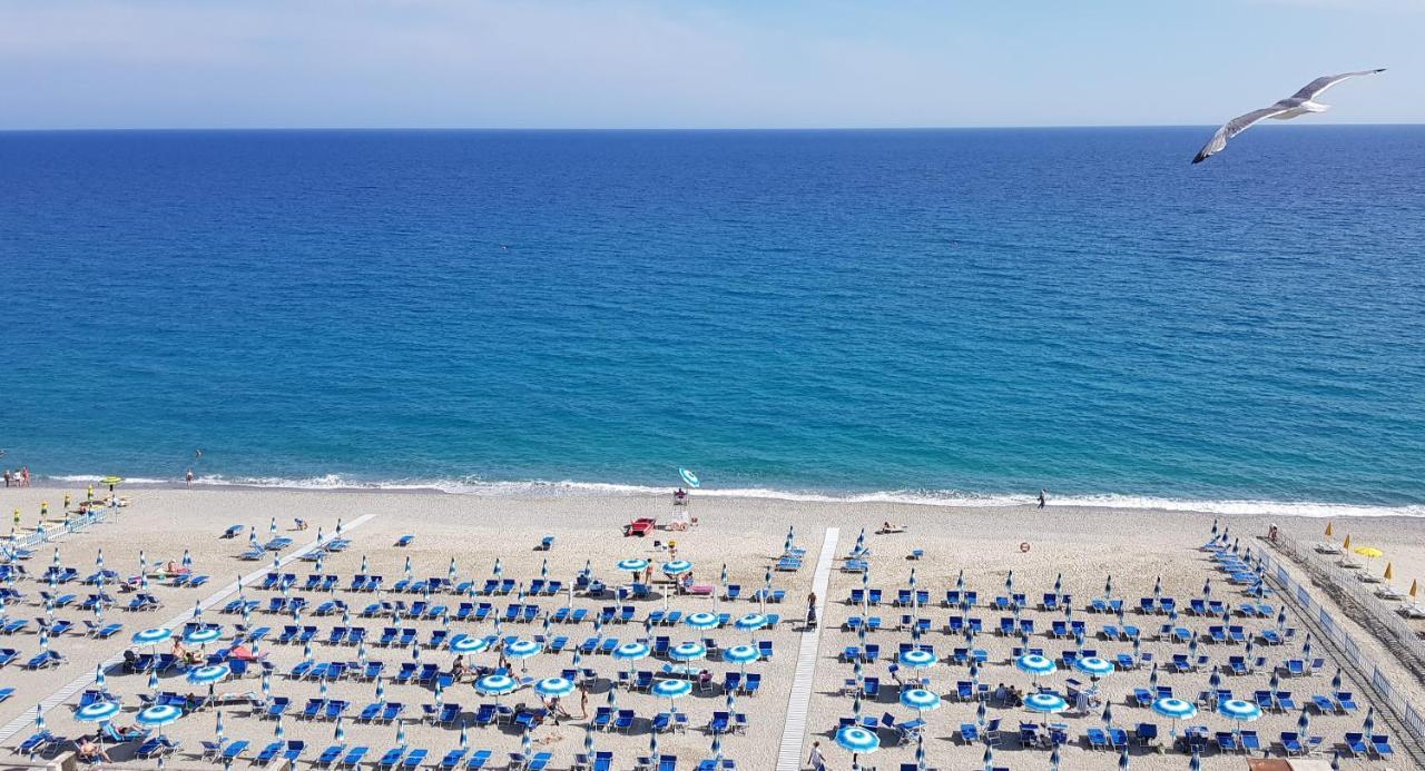 Lido Resort Finale Ligure Exterior photo